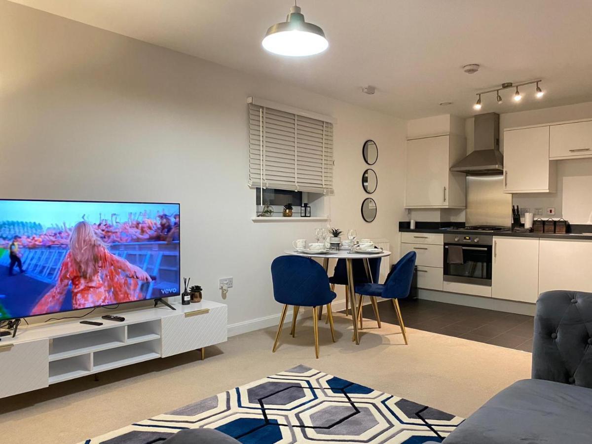 Stylish Station Apartment In Rochester With Free Parking Wainscot Dış mekan fotoğraf