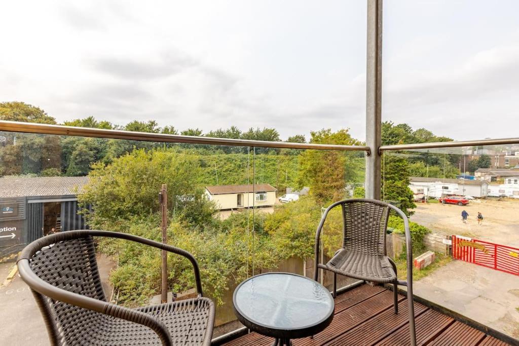 Stylish Station Apartment In Rochester With Free Parking Wainscot Dış mekan fotoğraf