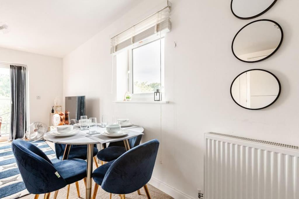 Stylish Station Apartment In Rochester With Free Parking Wainscot Dış mekan fotoğraf