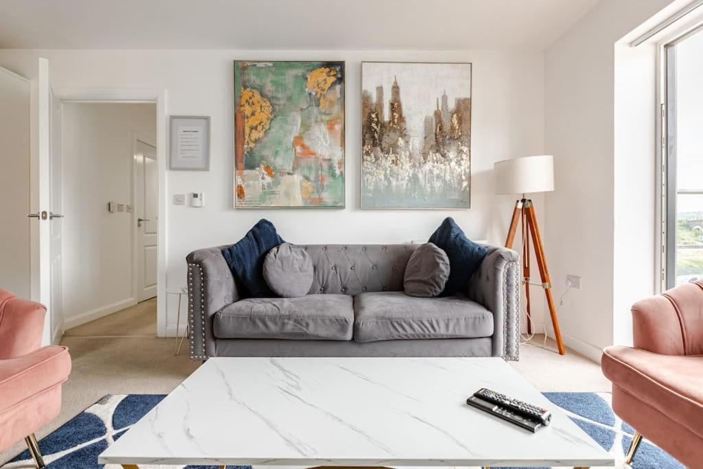 Stylish Station Apartment In Rochester With Free Parking Wainscot Dış mekan fotoğraf